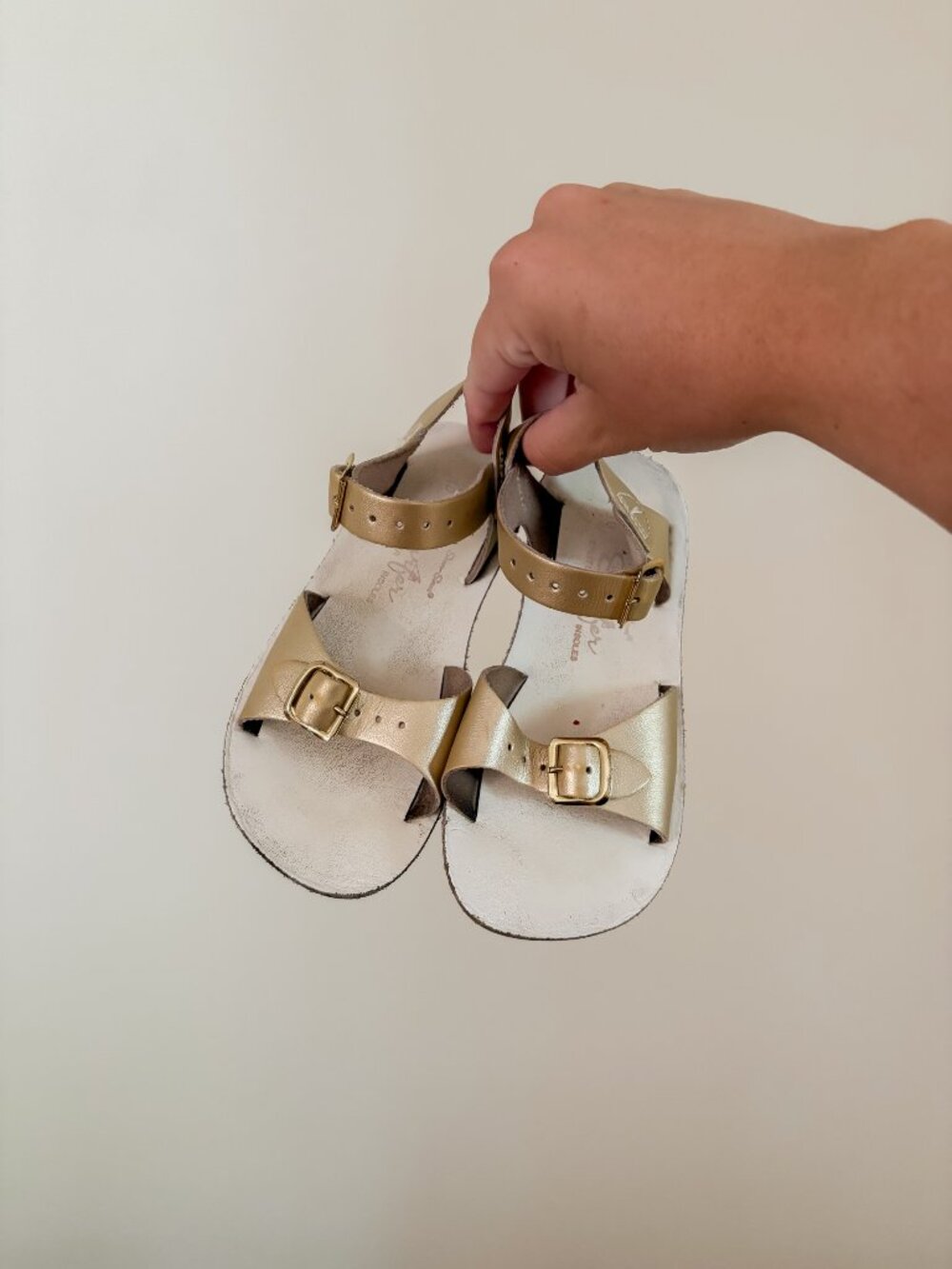 Sun San Surfer Sandals Gold Buckle Strap Size 10